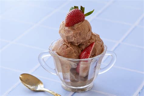 Banana & Strawberry Ice Cream For Breakfast (Nice Cream Recipe)