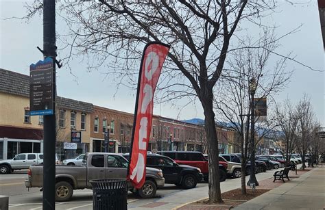 Cañon City officials, Main Street merchants work on middle ground for feather flag signs – Canon ...