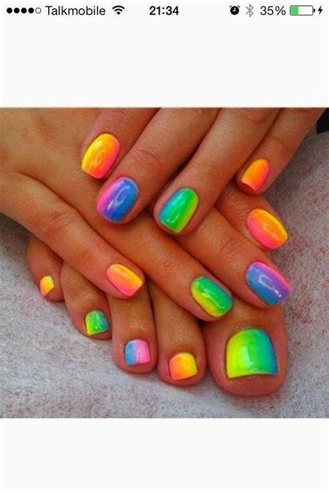 19 Amazing Rainbow Nail Art Designs - Pretty Designs