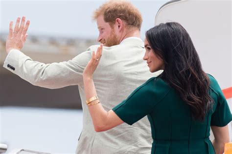 Royals in emergency meeting over Meghan and Harry split | The New Daily