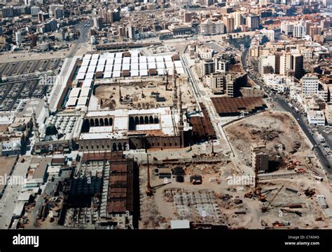 Medina Saudi Arabia Aerial View & Prophet's Mosque One of the Largest Mosques in the World Stock ...