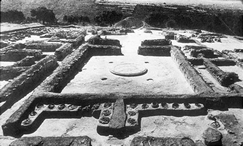 Mycenaean Residential Architecture: Palaces and Ordinary Housing