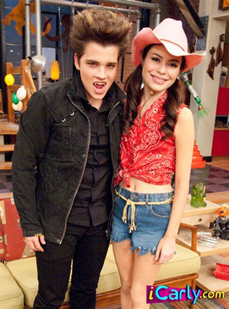 The iCarly Cast in Costume! | Post, Read Comments & Opinions Online, | Upick Daily