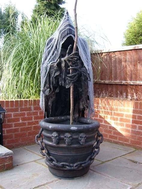 30+ Fabulously Spooky Outdoor Halloween Decorating Ideas | Halloween ...