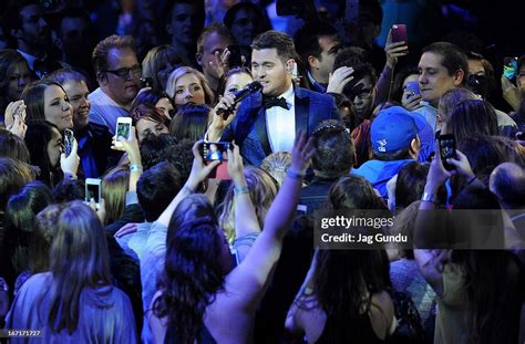 Singer Michael Buble performs on stage at the 2013 Juno Awards held... News Photo - Getty Images