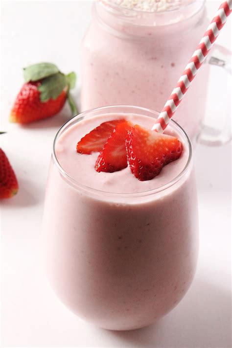 Strawberry Piña Colada Smoothie | Natural Chow