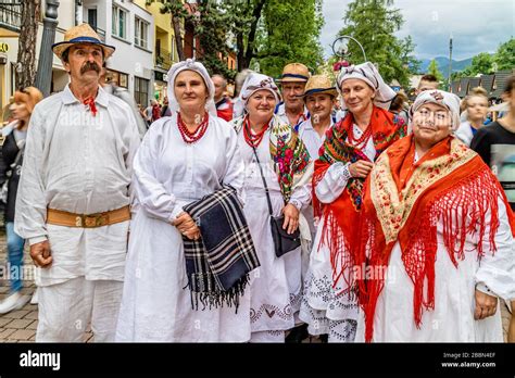 Poland people in traditional dress hi-res stock photography and images ...