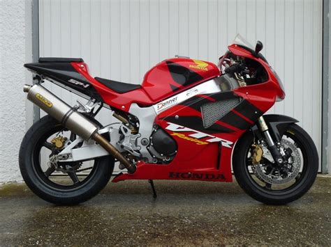 Honda VTR 1000 SP1 RC51 specs, performance data - FastestLaps.com