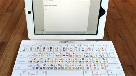 Emoji keyboard released in America - BBC Newsround