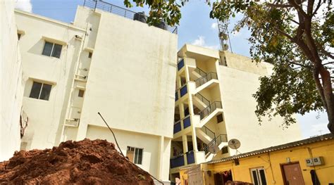 Bengaluru: Residents evacuated as four-storey building tilts in Hebbal ...