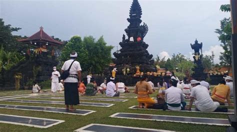 Nama Tempat Ibadah Hindu dan Aturan Bagi yang Memasukinya