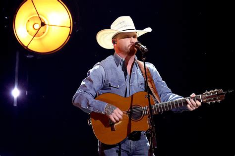 Cody Johnson Tips His Hat to Willie Nelson at 2023 ACM Awards