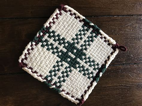 Holiday 5 | Potholder loom, Potholder patterns, Pin weaving