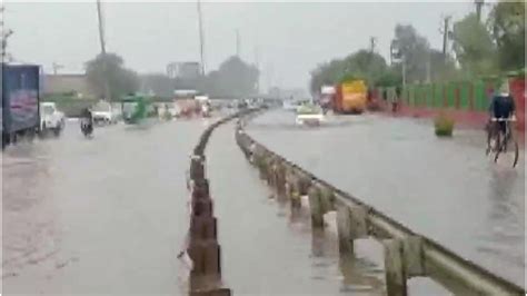 Haryana Weather Waterlogging on Delhi Gurugram Expressway due to rain ...