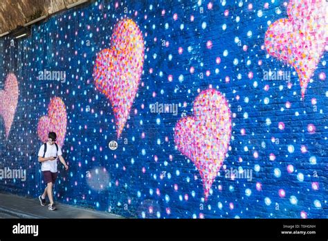 England, London, Southwark, Street Art depicting Hearts Stock Photo - Alamy