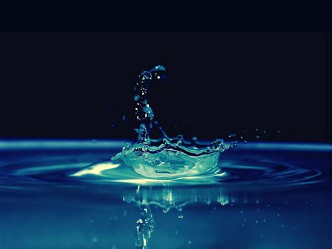 Serene Water Drop HD Wallpaper