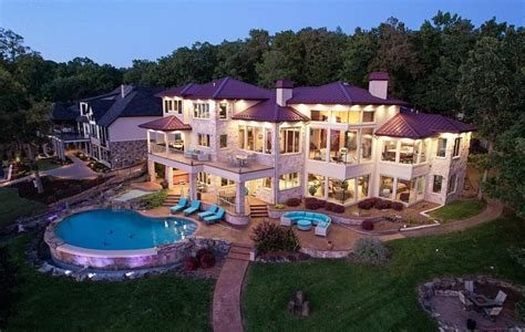 $3.95 Million Lakefront Home In Missouri (PHOTOS)