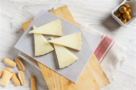 What To Serve With Manchego Cheese: 25 Best Pairings