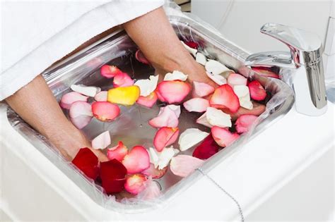 Premium Photo | Bath with rose petals