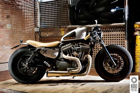 Julius: Harley Davidson Sportser 883 Vance & Hines Exhaust by Kiddo Motors