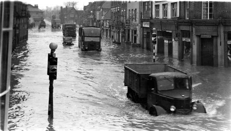 Flooding in St Neots High Street in 1947