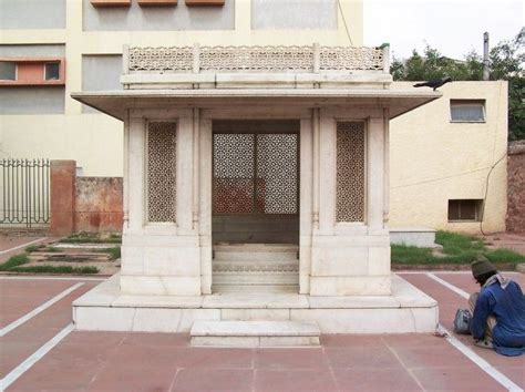 The Forgotten Tomb of Mirza Ghalib in Delhi | Mirza ghalib, Tomb ...