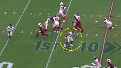 Giants lineman Evan Neal curiously blocks no one on strange play