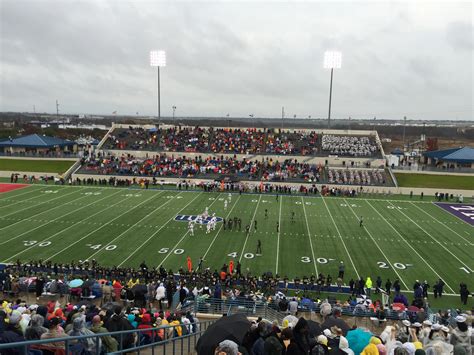 Lake Travis High School Cavaliers v Mansfield High School Tigers | Hopping across The Pond