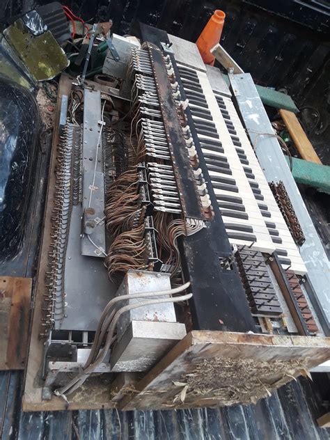 a HAMMOND electric organ comes apart... | Collectors Weekly