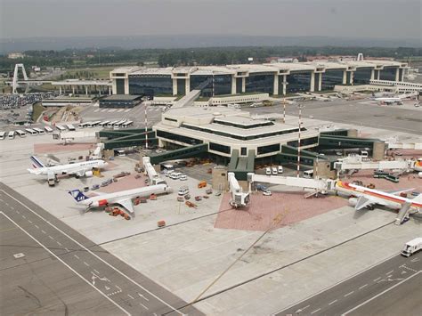 Estacionamiento - Aeropuerto de Roma-Fiumicino - Aeropuertos.Net