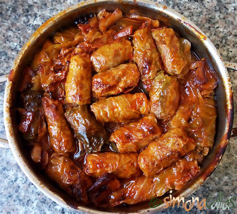 Romanian Stuffed Cabbage - Sarmale romanesti in foi de varza - reteta si explicatii ...