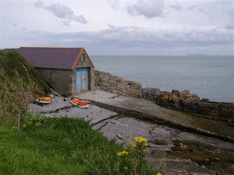 Moelfre Beach - Photo "Old boat house, Moelfre" :: British Beaches