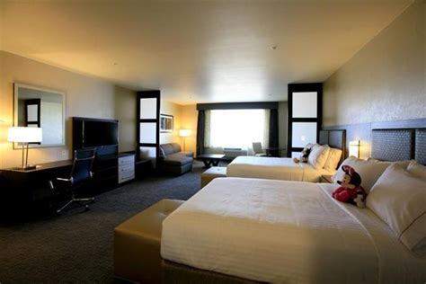 Holiday Inn Express & Suites Anaheim Resort Area,Disneyland-Anaheim ...