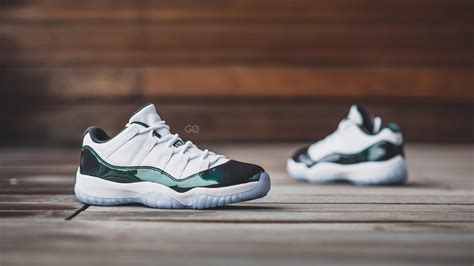 Air Jordan 11 Retro Low "Emerald" (Iridescent): Review & On-Feet - YouTube