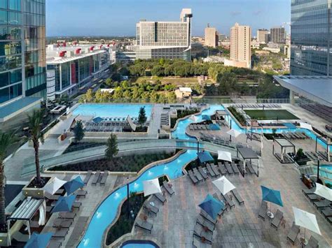 Top 11 Hotels With A Rooftop Pool In Houston 2024 - WOW Travel