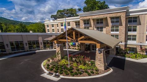 HOLIDAY INN EXPRESS® GATLINBURG DOWNTOWN, AN IHG HOTEL - Gatlinburg TN 322 Historic Nature Trail ...