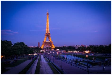 Romantic Paris ideas: why the sunset at Eiffel Tower is still a must do