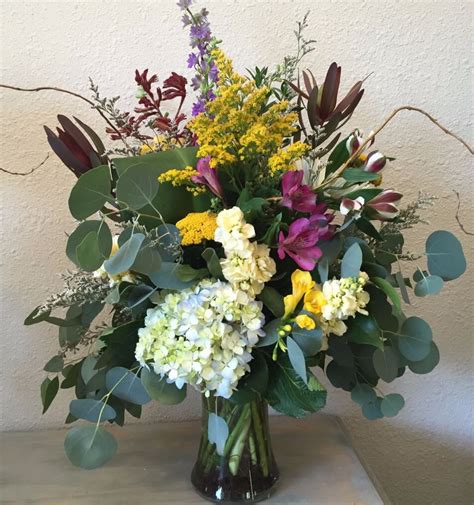 Bouquet with Eucalyptus in Fair Oaks, CA | Bella Fiore