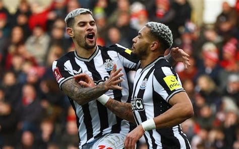 Newcastle taunt Sunderland fans with Stadium of Light squad photo after FA Cup thrashing