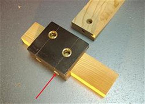 Cross dowel jig - HomemadeTools.net