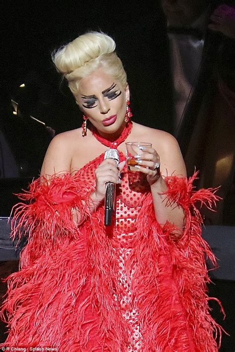 Chatter Busy: Lady Gaga Wears 7 Outfits On Stage For "Cheek To Cheek" Tour