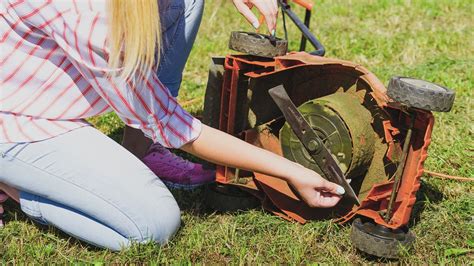 How to sharpen lawn mower blades in 4 easy steps | Top Ten Reviews