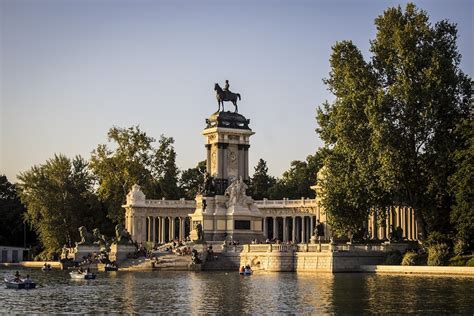 Top Things to See & Do in El Retiro Park, Madrid