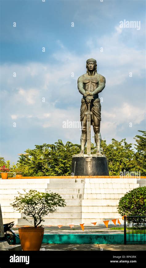 Lapu-Lapu Monument in Rizal Park - Manila, the Philippines Stock Photo - Alamy