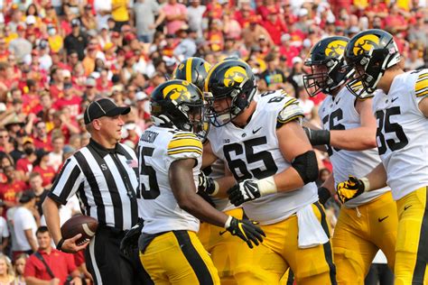 Photo Gallery: Iowa Handles Cyclones - Sports Illustrated Iowa Hawkeyes ...