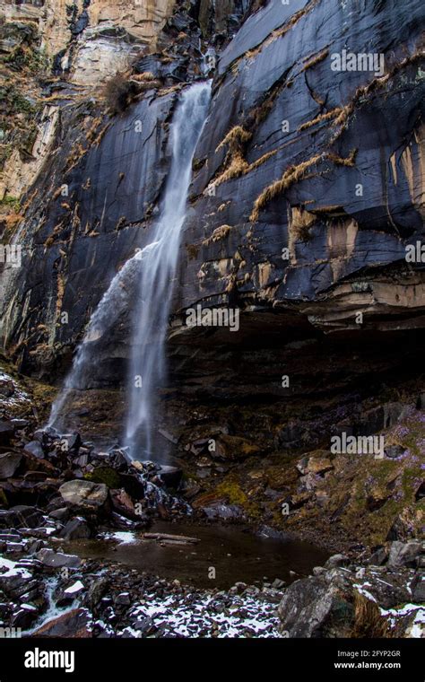 Jogini Waterfall, Manali India in Winters Stock Photo - Alamy