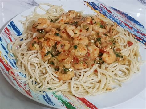 Pasta con Camarones al Ajillo