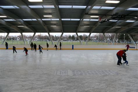 Toronto gets its first covered outdoor hockey rink