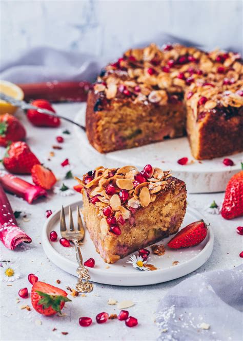 Strawberry Rhubarb Cake with Almonds (Vegan) - Bianca Zapatka | Recipes