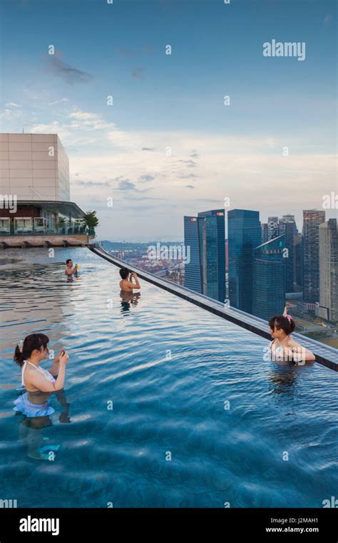 Singapore, Marina Bay Sands Hotel, rooftop swimming pool, dawn Stock Photo - Alamy